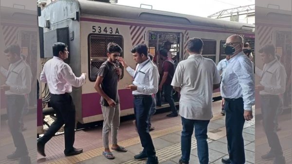 मध्य रेलवे ने अनाधिकृत और बिना टिकट यात्रियों से 40 करोड़ रुपये से अधिक का जुर्माना वसूला